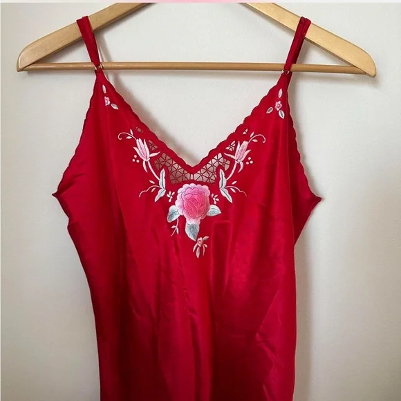 Silk Elegant Red Embroidered slip Asian teddy lingerie - Picture 2 of 5